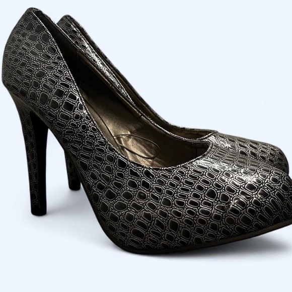 Dots Black Textured Women's Heels - Picture 1 of 6